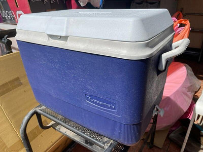 Rubbermaid 冰桶 冰箱 保溫冰桶 釣魚桶 行動冰箱 保溫桶 重量輕 美國製 台中自取