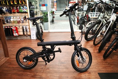 小哲居 QICYCLE騎記EF1 16吋摺疊電動輔助自行車 歐版 重量僅15.4KG 有閃電標章