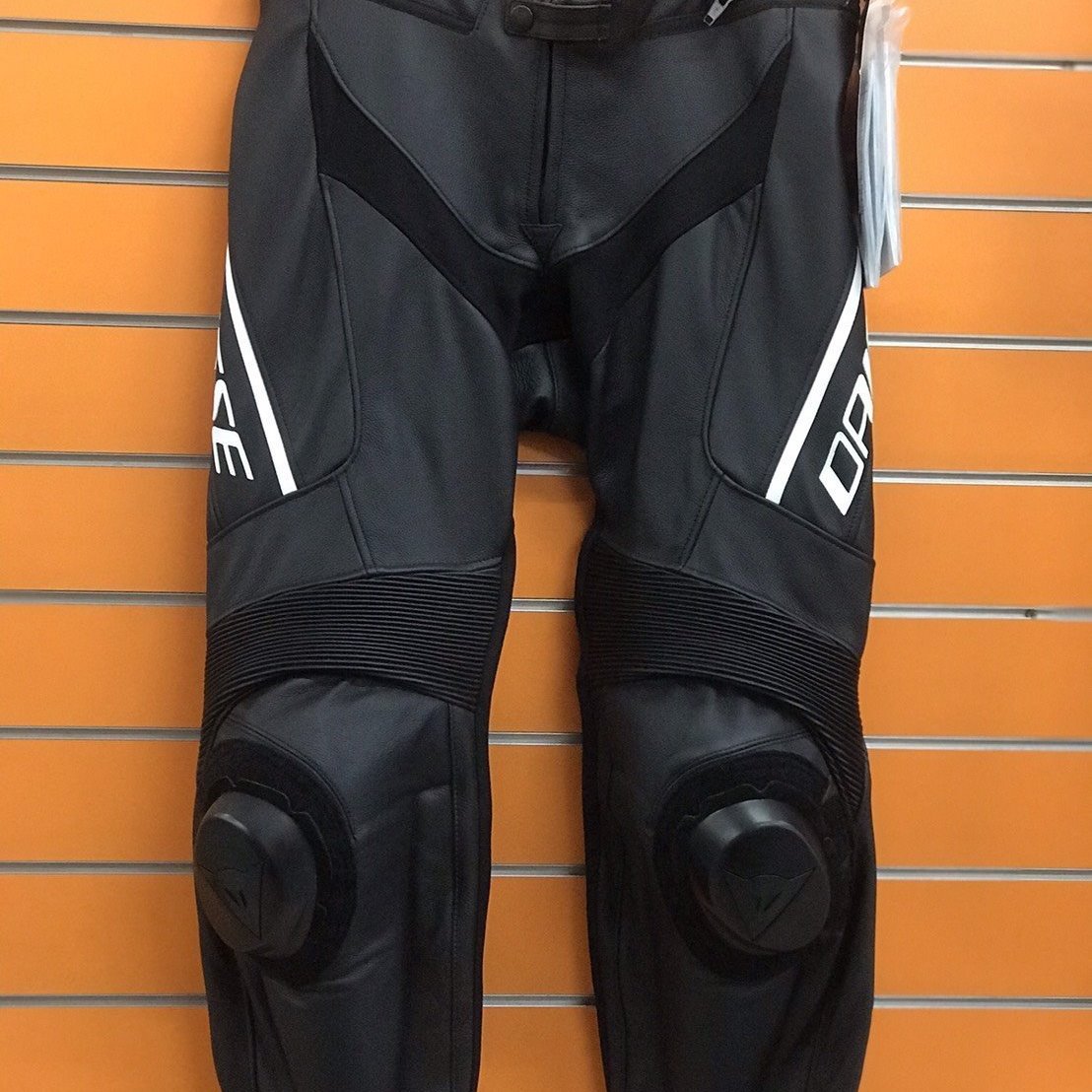 ダイネーゼ DELTA 3 PERF. LEATHER PANTS 新商品通販 bpcs.edu.sa