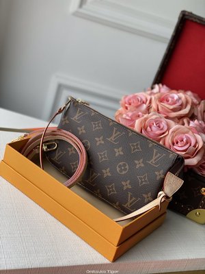 二手Louis Vuitton LV Pochette Accessoires 配飾包麻將包 M40712老花