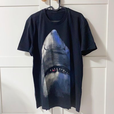 GIVENCHY 紀梵希 經典鯊魚短袖T恤黑色上衣 尺寸M 穿三次近全新已送洗 無其他配件 保證正品