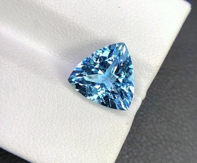 天然聖瑪利亞色海藍寶、三角切工刻面、裸石重3.5克拉.10*10*6.7mm