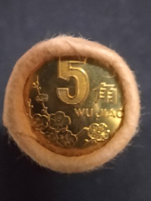[佳佳拍賣]大陸1996年5角梅花硬幣原封捲50枚(附保存盒).即日起下標於5月12日後寄出.