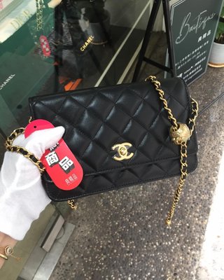 典精品名店 Chanel 全新 真品 AP1450 黑色 黑金 雙C 菱格 WOC 金球包 斜背包