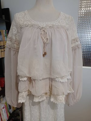 LIZ LISA ♥日本品牌♥ 米色 x 雪紡 蛋糕裙式 長袖上衣
