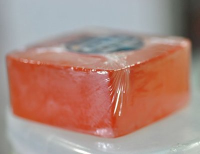宋家苦茶油tanshansoap1檀香香皂.採取檀香精油+天然透明皂製成
