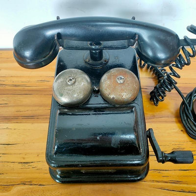 古董1930年代匈牙利外置鈴鐺手搖電話機發電機金屬殼珍藏擺件