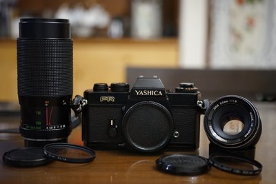 【售】YASHICA FR 黑單眼機加50mm f1.9 + 80-200mm鏡頭 一機二鏡大全套