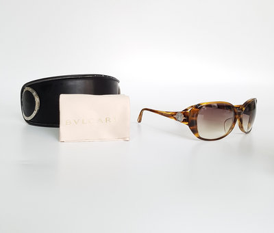 寶格麗 BVLGARI  太陽眼鏡 ， 經典   LOGO  設計款 ， 附原廠眼鏡盒 ， 保證真品  超級特價便宜賣
